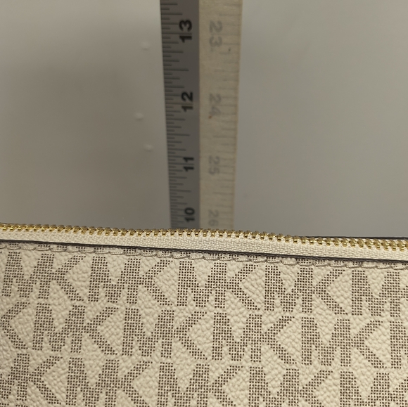Michael Kors Brooke Bucket Handbag - Picture 11 of 14